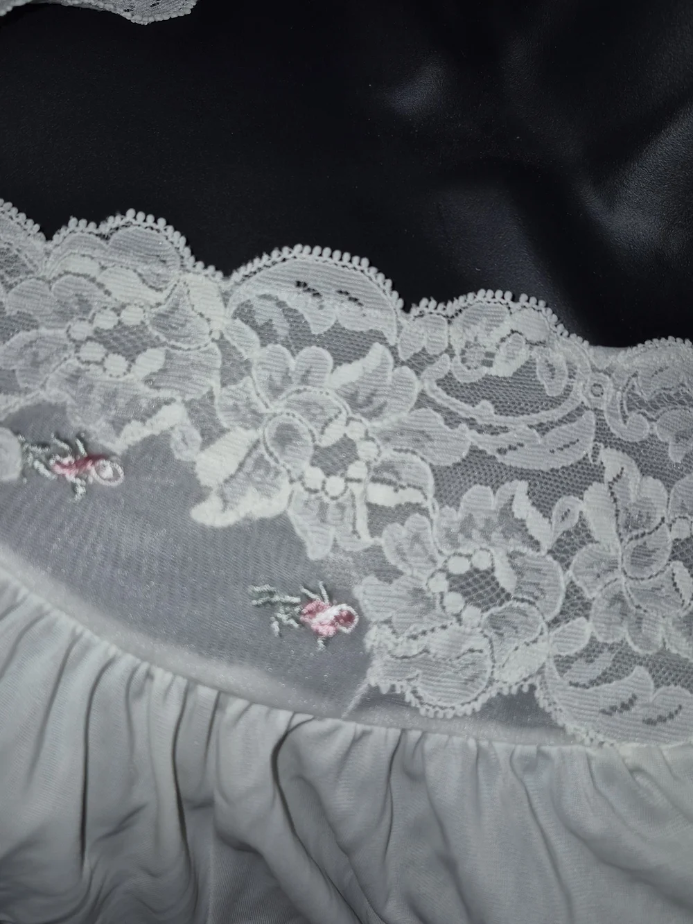 Vintage Shadow Line Medium White Lace-Trim Embroiderd Flowers Nightgown - Picture 3 of 11